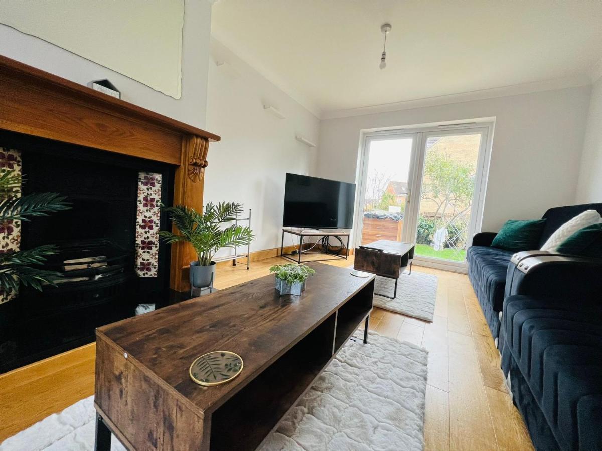 Boleyn Avenue By Incredible Stay Peterborough Dış mekan fotoğraf
